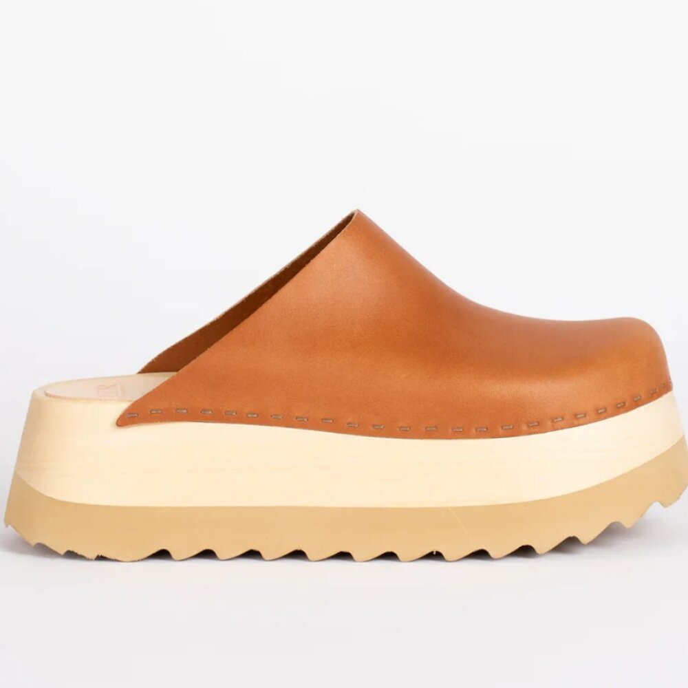 Bryr Chonk Clogs - NWT